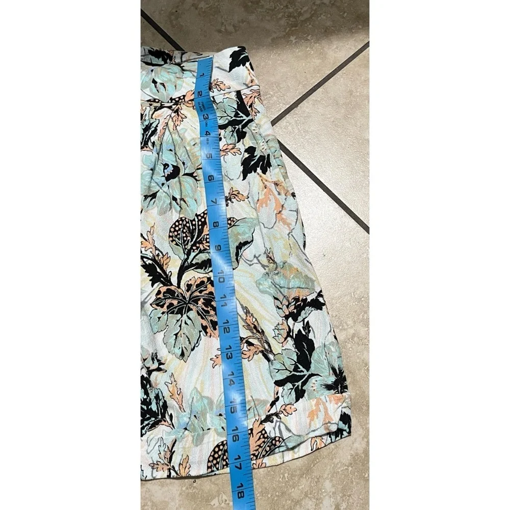 Diane Von Furstenberg Nathalie Astrantia Tulip Shell Crepe Shorts - Picture 7 of 9